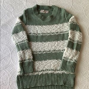 Beautiful sweater for girls. Excellent condition.
